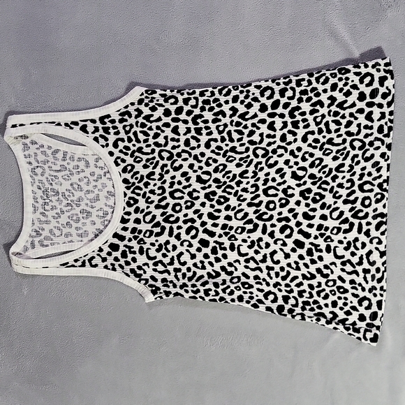 Jenni Tops - NWOT Jenni Tank Top ~ Snow Leopard 🐆